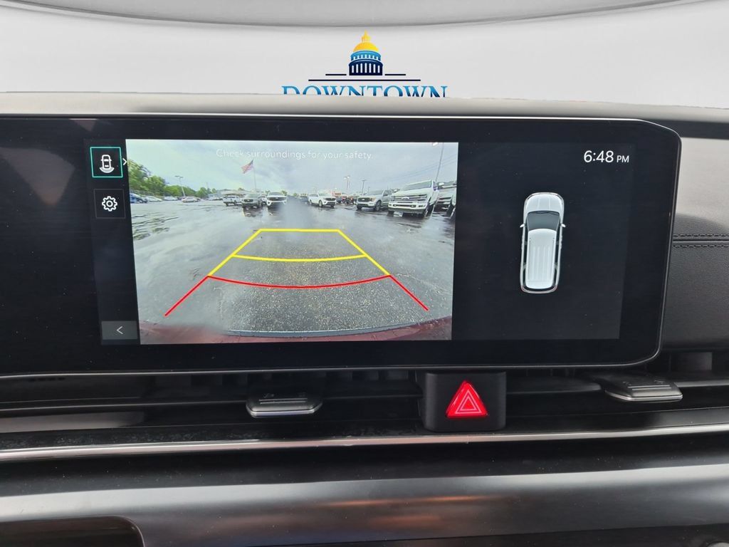 Used 2025 Kia Carnival FWD image 23