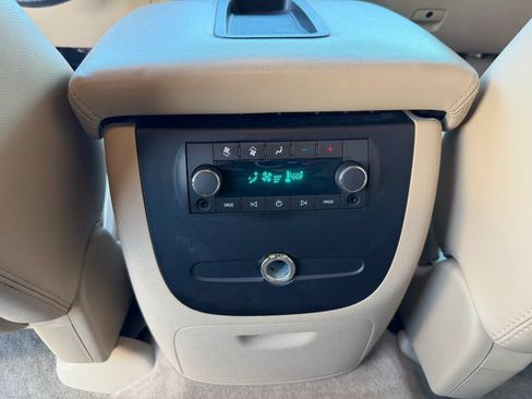 Used 2007 Chevrolet Suburban LT w/ LT Preferred Equipment Group AWD/4WD image 38