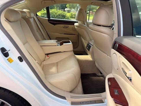 Used 2010 Lexus LS 460 RWD image 21
