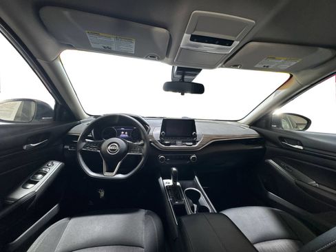 Used 2024 Nissan Altima 2.5 SV FWD image 12