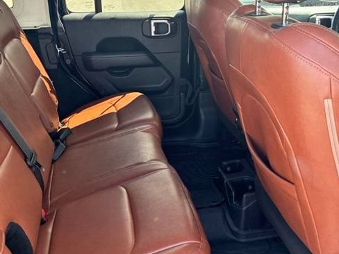 Used 2019 Jeep Wrangler Unlimited Sahara w/ Cold Weather Group AWD/4WD image 9