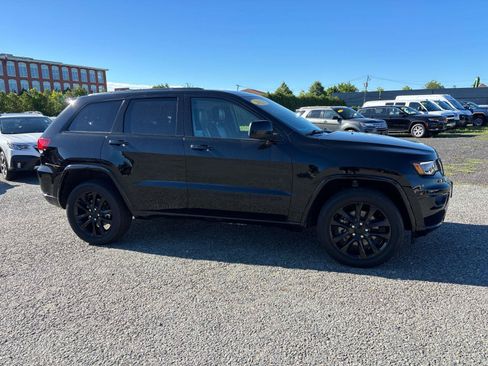Used 2022 Jeep Grand Cherokee Laredo X AWD/4WD image 6