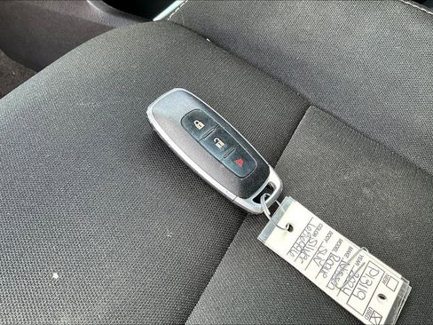 Used 2024 Nissan Rogue S image 37