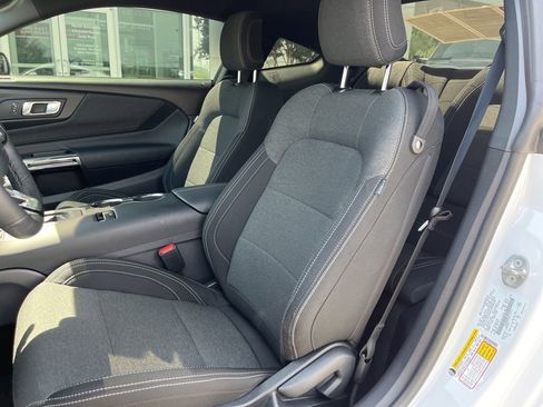 Used 2025 Ford Mustang Coupe RWD image 4