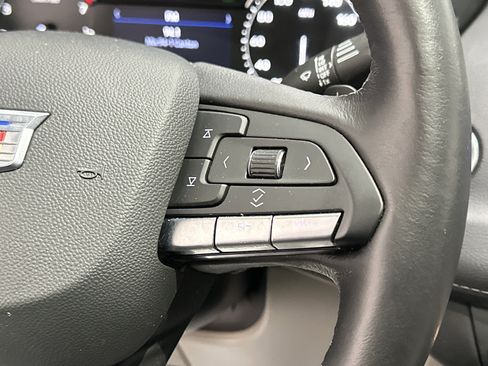 Used 2023 Cadillac XT4 Luxury w/ Cold Weather Package FWD image 31