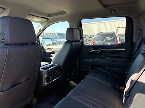 Used 2025 GMC Sierra 1500 SLT image 9