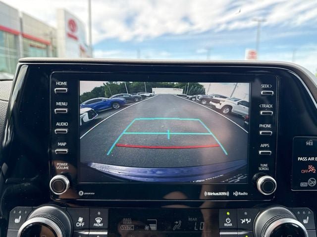 Used 2020 Toyota Highlander XLE AWD/4WD image 35