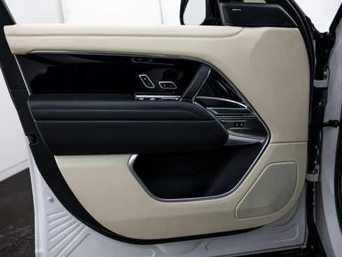 Used 2023 Land Rover Range Rover Long Wheelbase SE image 15