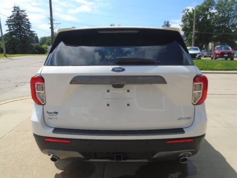 Used 2023 Ford Explorer XLT w/ Equipment Group 202A AWD/4WD image 6