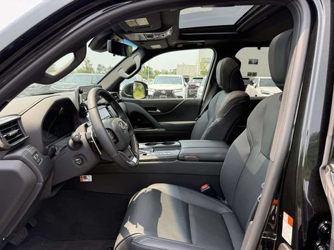 Used 2025 Lexus LX 700h Luxury AWD/4WD image 12