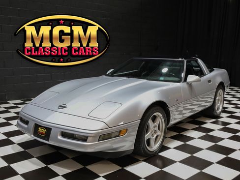 Used 1996 Chevrolet Corvette Coupe RWD image 1