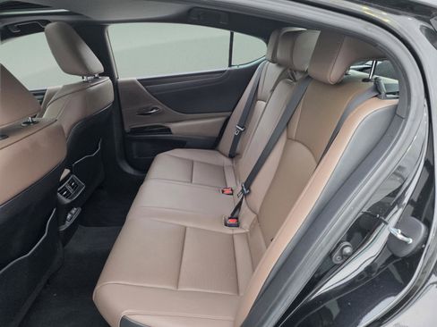 Used 2023 Lexus ES 300h w/ Premium Package image 21