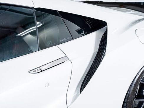 Used 2017 Acura NSX image 24