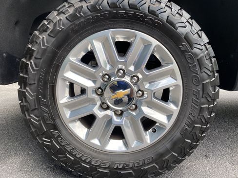 Used 2024 Chevrolet Silverado 2500 High Country w/ Technology Package AWD/4WD image 49