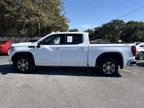 Used 2025 GMC Sierra 1500 SLT image 2