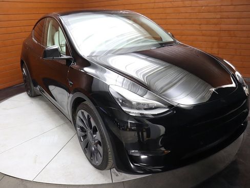 Used 2023 Tesla Model Y Performance image 23