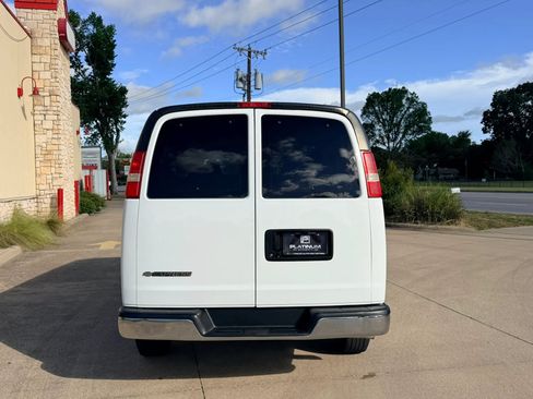 Used 2017 Chevrolet Express 3500 LT w/ LT Preferred Equipment Group RWD image 4