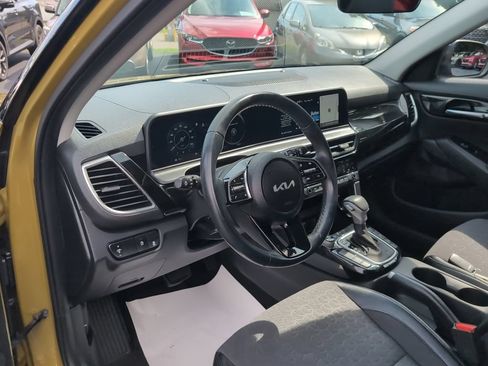 Used 2024 Kia Seltos S AWD/4WD image 14