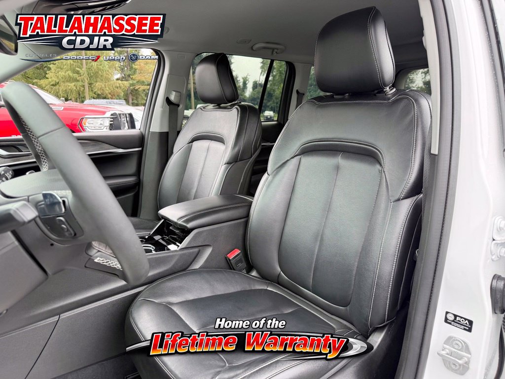 Used 2023 Jeep Grand Cherokee Limited RWD image 17