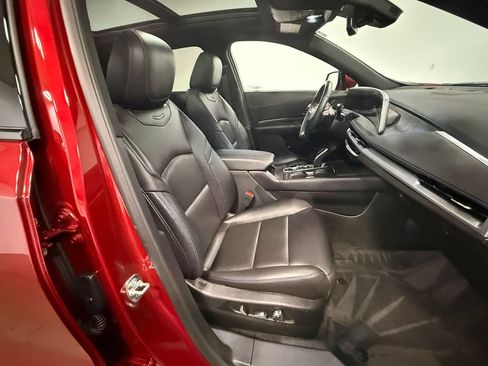 Used 2025 Cadillac XT4 Sport w/ LPO, Floor Liner Package AWD/4WD image 13