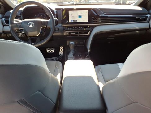 Used 2025 Toyota Camry SE image 13