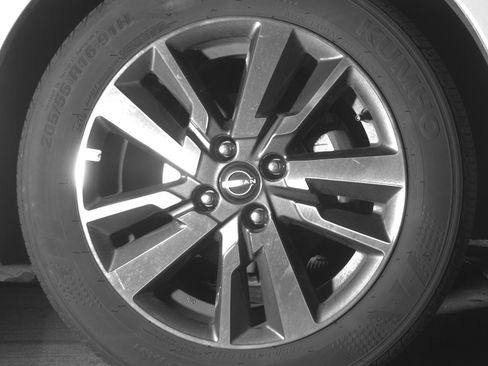 Used 2025 Nissan Versa SV image 13