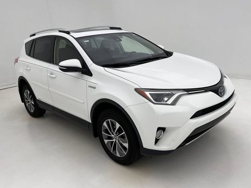 Used 2016 Toyota RAV4 XLE w/ Convenience Package AWD/4WD image 2