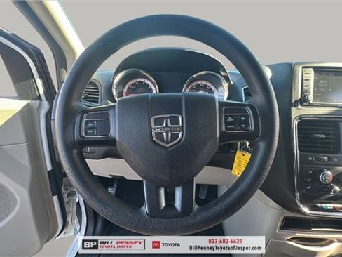 Used 2020 Dodge Grand Caravan SE image 16