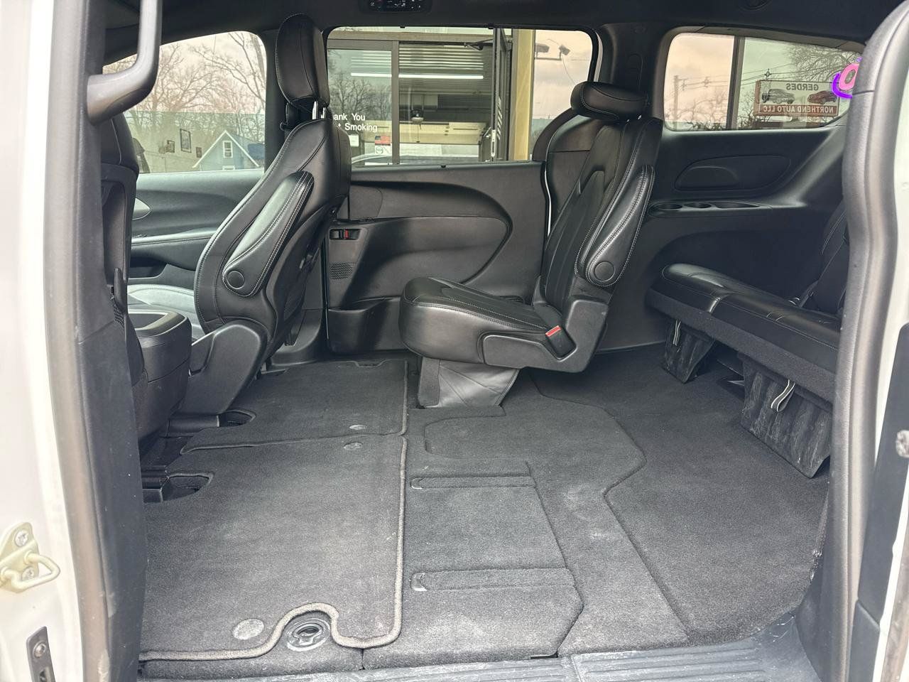 Used 2025 Chrysler Pacifica Select FWD image 17