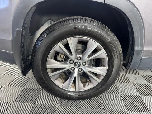 Used 2019 Toyota Highlander AWD V6 image 43