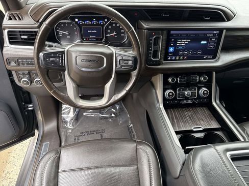Used 2021 GMC Yukon XL Denali w/ Denali Premium Package AWD/4WD image 31