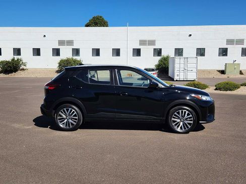 Used 2023 Nissan Kicks SV FWD image 2