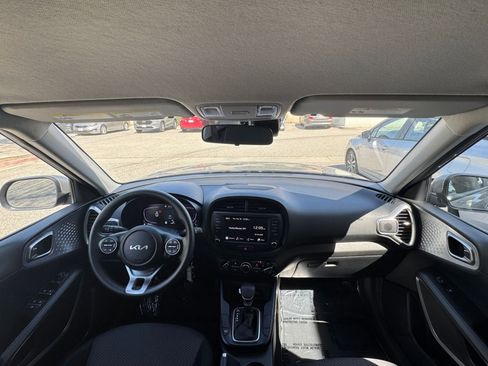 Used 2025 Kia Soul LX w/ LX Technology Package image 31