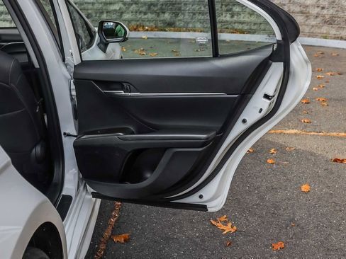 Used 2024 Toyota Camry SE image 15