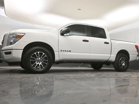 Used 2024 Nissan Titan SV AWD/4WD image 12