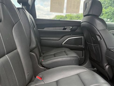 Used 2024 Kia Telluride EX w/ EX Captain's Chair Package AWD/4WD image 10