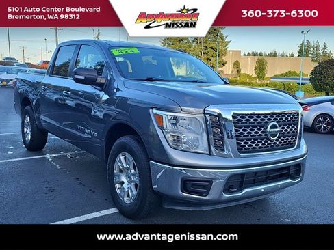 Used 2018 Nissan Titan SV image 7