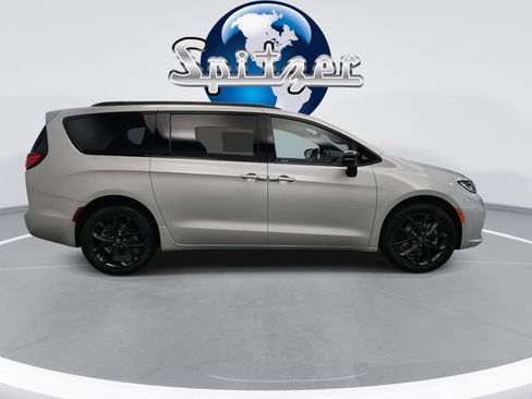 New 2026 Chrysler Pacifica Limited w/ S Appearance Package AWD/4WD image 10