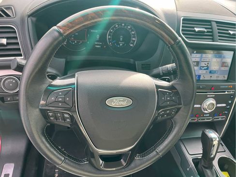 Used 2017 Ford Explorer Platinum image 36