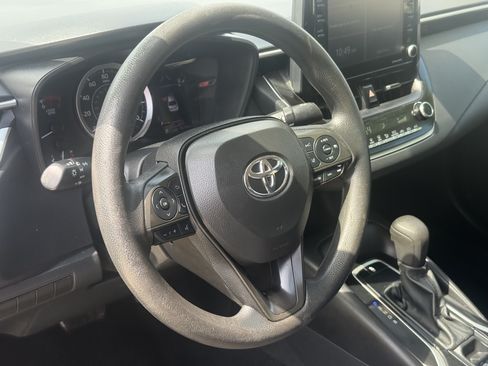Used 2022 Toyota Corolla LE FWD image 12