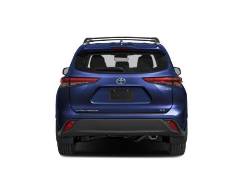 Used 2024 Toyota Highlander XLE FWD image 5