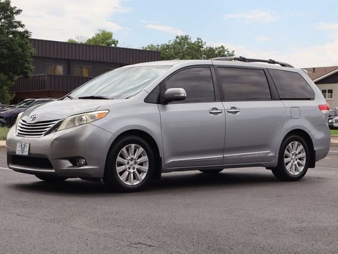 Used 2013 Toyota Sienna Limited w/ Premium Pkg AWD/4WD image 11