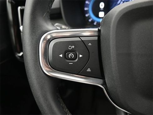 Used 2024 Volvo XC40 B5 Plus w/ Protection Package Premier image 25