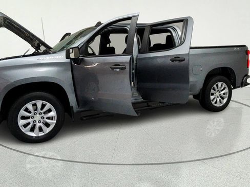 Used 2019 Chevrolet Silverado 1500 Custom w/ Custom Value Package AWD/4WD image 9