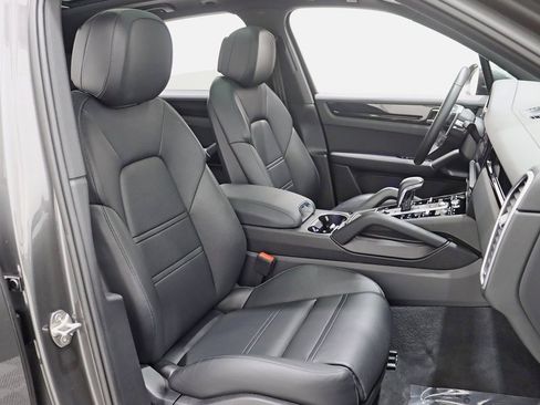 Used 2022 Porsche Cayenne image 23