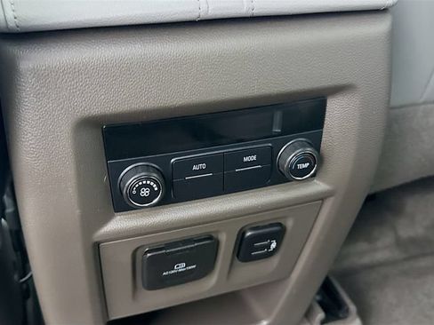 Used 2018 Chevrolet Traverse LT AWD/4WD image 28