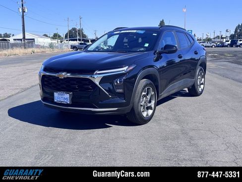 New 2025 Chevrolet Trax LT w/ LT Convenience Package image 1