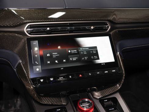 Used 2025 Aston Martin Vanquish RWD image 49