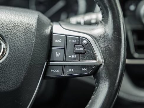 Used 2020 Toyota Highlander XLE AWD/4WD image 26
