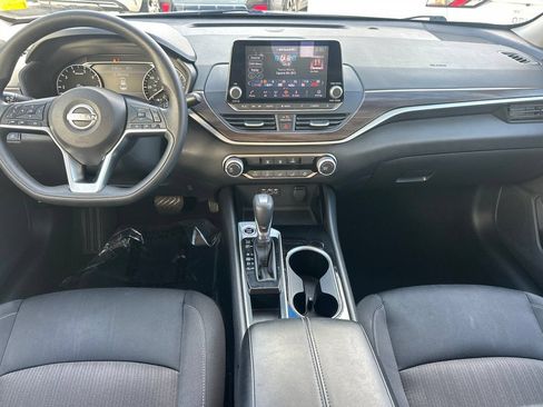 Used 2024 Nissan Altima 2.5 SV FWD image 17